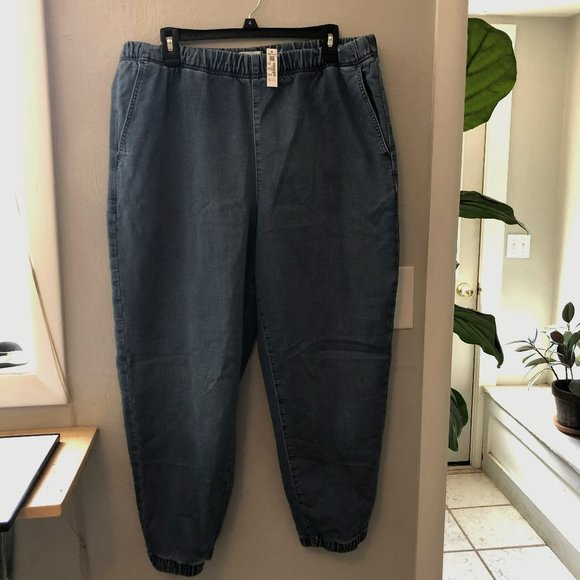 Madewell Sweatpant Jeans in Nealy Wash - Picture 2 of 3